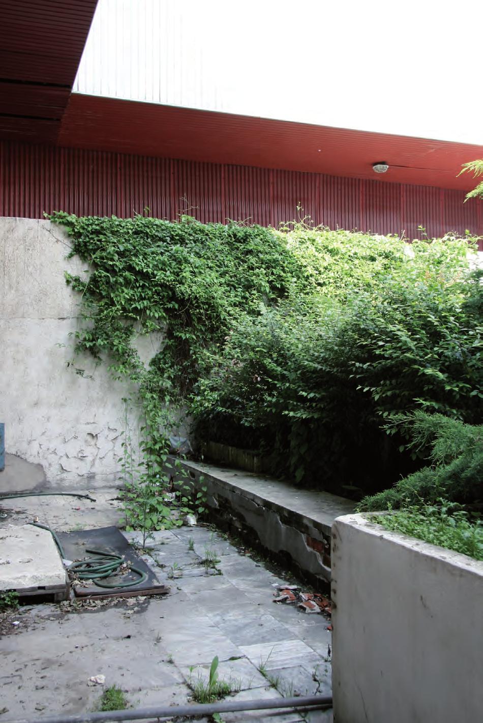 The garden was planned to continue into the space under the administration building under the bridge or corridor which is here seen with the red