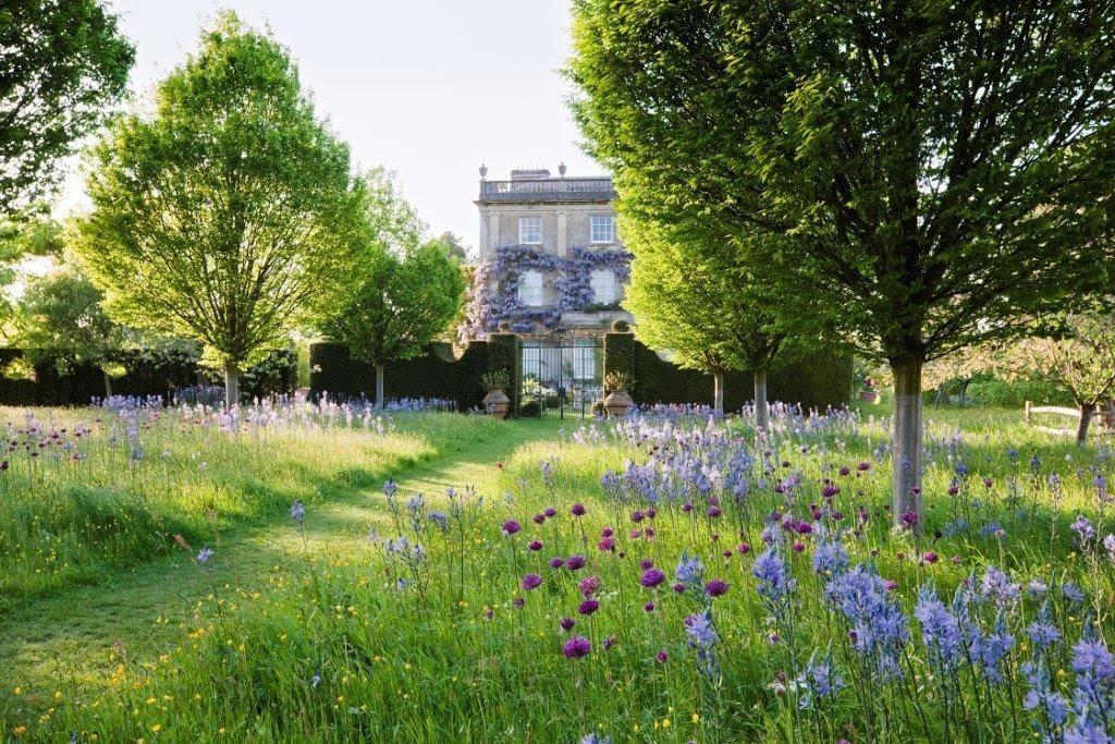 Next year, April 21 28, you are invited to join us as we visit some of the most beautiful and informative garden sites of Southern England and the Cotswolds.