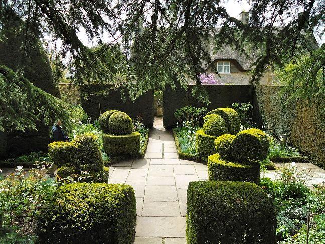 Hidcote Manor Garden, Chipping Campden, Gloucestershire. Lower Hopton Farm, Stoke Lacy, Herefordshire.