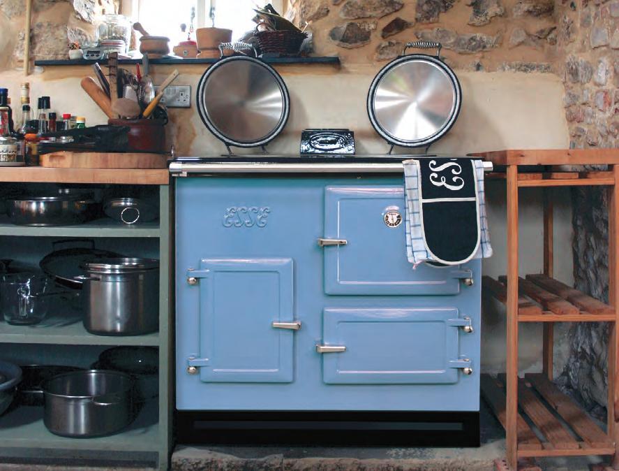 FLUELESS RANGE COOKER Traditional bolster lids with stay-cool handles top the CAT cooker The controls and timer are housed behind the large, left door ESSE engineering at its best: this timelessly