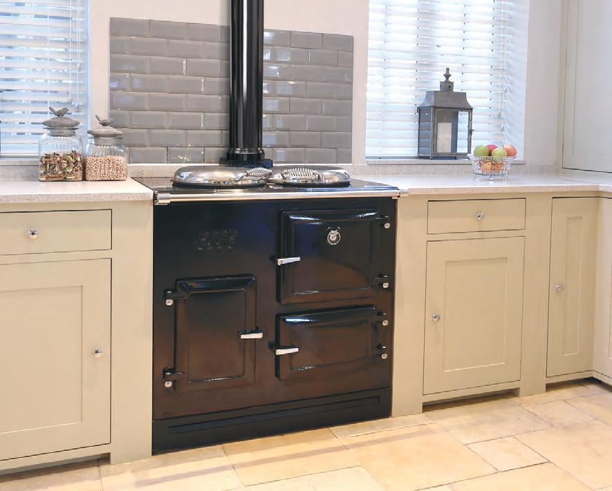 This classic three-door, two oven range cooker with a combined oven capacity of 80l and large dog bone hot plate can feed a family with ease.