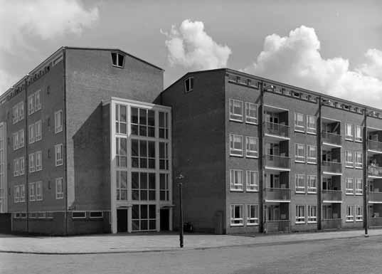 W.M Dudok, housing in Amsterdam-Geuzenveld ( Dudokhaken ), 1957 (photo Stadsarchief Amsterdam) Mapping and assessing post-war neighbourhoods Case-study: the Western Garden Cities, Amsterdam AHT01 The
