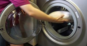 3. Remove from the washing machine, allow the product to air dry or tumble dry on a low heat. Then insert the waterproof inner into the outer cover.
