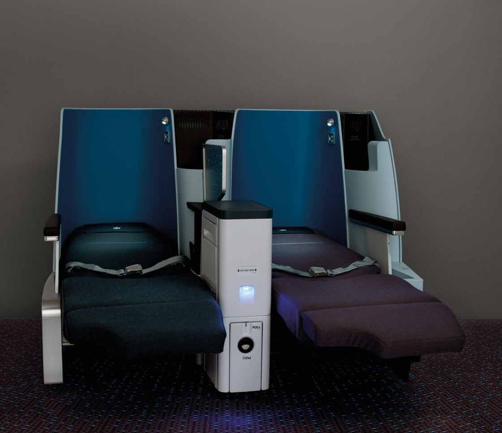 FULL-FLAT SEAT BOEING 747 & 777-200 full-flat sleeper seat: 2.