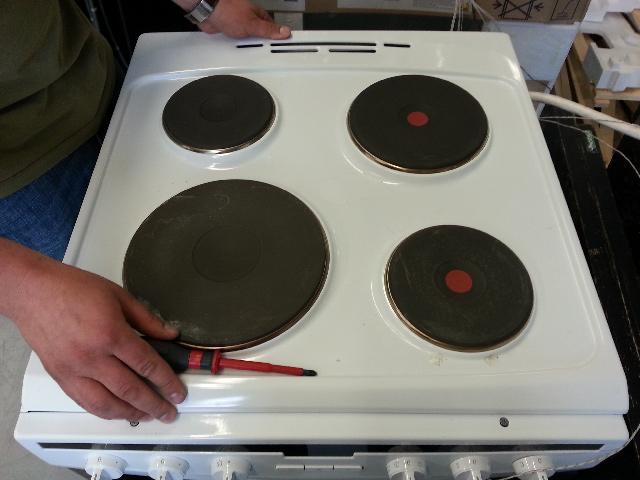 Hob assembly (electric cooker) Replacing the cooking zones 1.