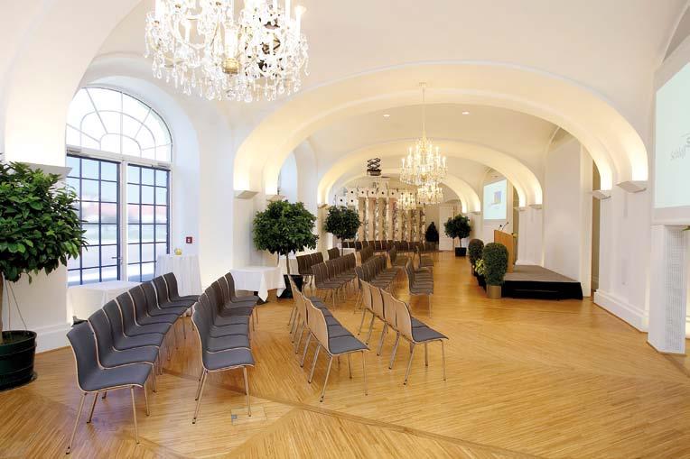 4 m Area 262 m² * Capacity 200 Classroom layout 86 Dinner 160 Lighting 4 chandeliers, dimmable