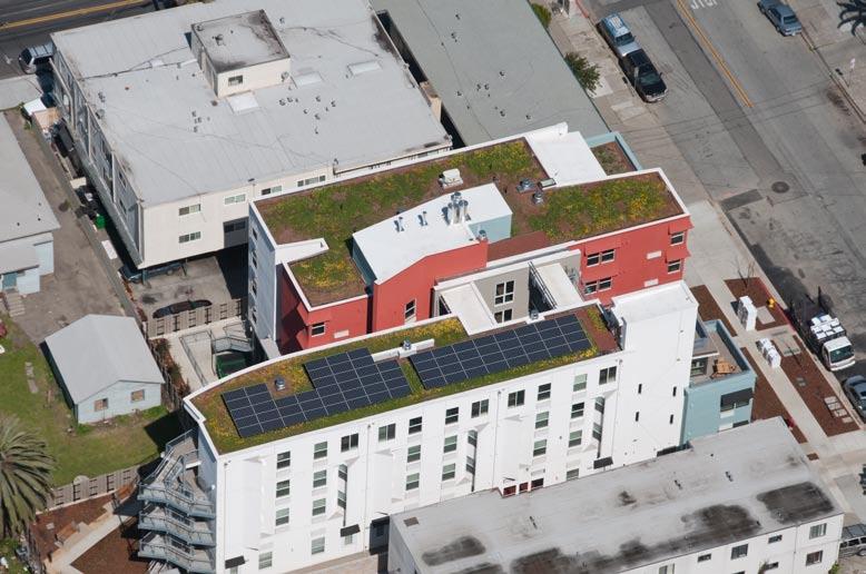 C.3 STORMWATER HANDBOOK 6.9 Green Roofs Figure 6-29: Extensive green roof at the Casa Feliz Studios in San José.