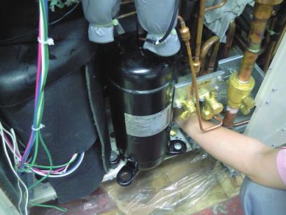 9. Compressor Outdoor Unit Repair Procedures (10) Pull the compressor toward you.