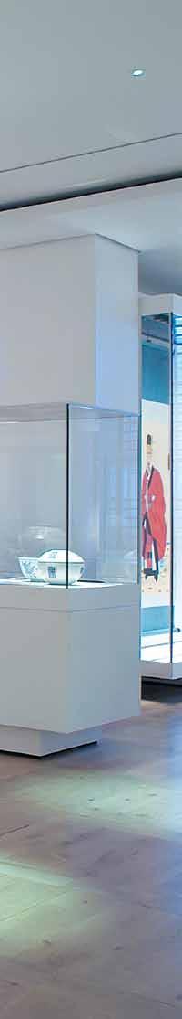 VISTA DESIGN The iconic vitrine VISTA Vista cases allow total visibility of exhibits whilst providing protection and simple access solutions.