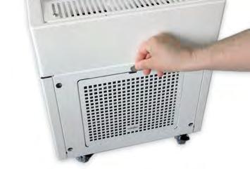 EN ATTENTION: The condenser must be given a thorough cleaning with a brush / vacuum cleaner at least every three months. ATTENTION: When cleaning the condenser, wear safety gloves (danger of injury).