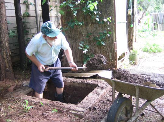 But it is also possible to plant trees in toilet compost which has been excavated from a compost