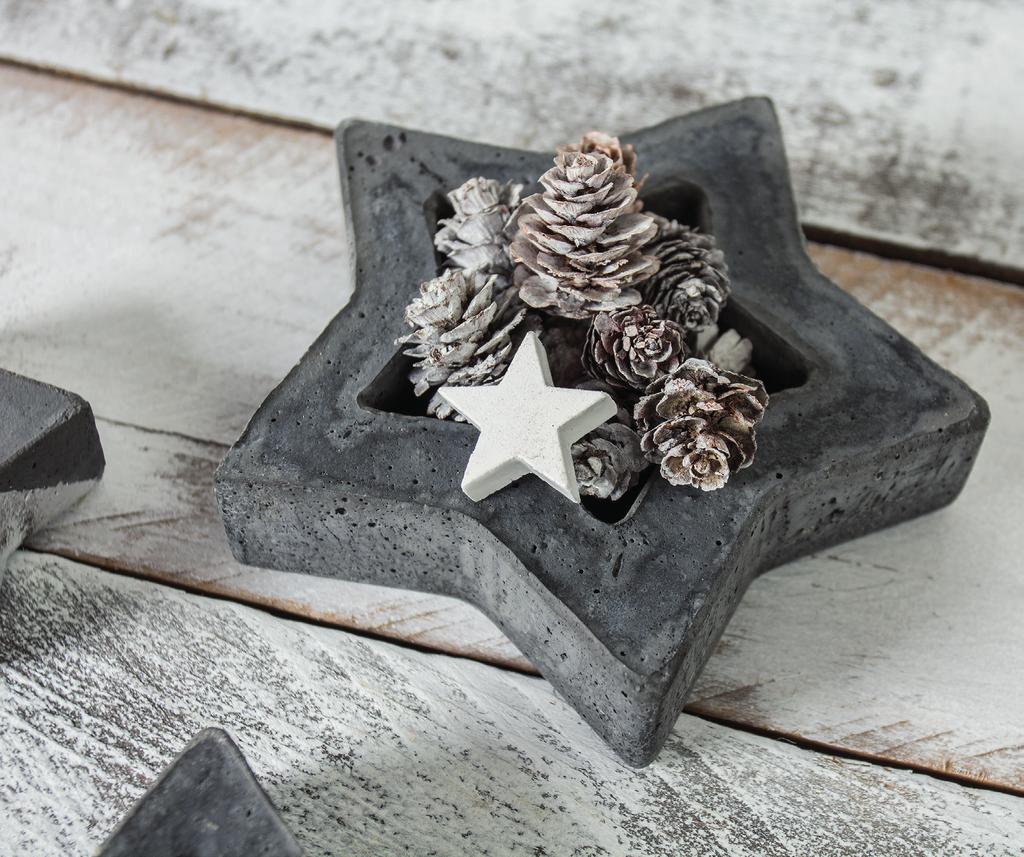 Small star, great effect Take: two of our star casting moulds (one as an outer and one as an inner casting mould), Rayher creative cement (here with Rayher all-purpose