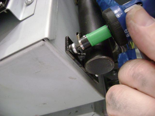 Remove the silicon tubing from the rear connection of the air pressure