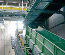 A conveyor belt takes the fuel up to the level of the steam-generator feeder. A magnet with a self-cleaning belt is set up on this line, separating possible ferrous metals from the fuel.