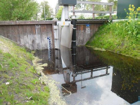 Local authorities: for and with the citizens PROJECT: CONNECTION FROM GARDEN ASSOCIATION MARIAHOEVE IN THE HAGUE (NL) TERMINATED The quality of the water surrounding and on the garden park worsened.