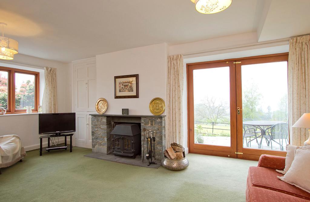 Sitting Room Description: Cringlemire Cottage originally dates from the early 19th Century and comprises a well loved 3 bedroomed, 2 reception roomed traditional house, complete with woodburning