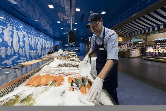 (4000K), giving the fine fish and seafood products in this section a fresh and appetising