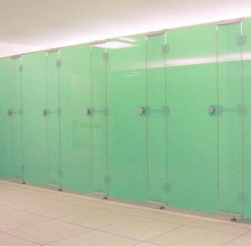NOXX glass elements are made of colour enamelled toughened safety glass. The toughened safety glass is 10 mm thick, extremely solid and resistant to scratches as well as chemicals.