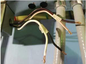 4 Showing single circuit wire combination Showing the two master switches If you choose Single Circuit Connection with One 40-Amp Power Supply: The power supply of 120 volt, 40 amps must consist of