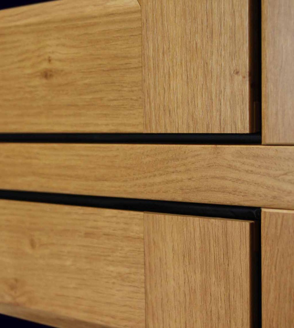 UNDENIABLY AUTHENTIC HAND FINISHED DETAILING 19th Century window were always painted and never stained. So Residence 9 is available in a range of traditional colours.