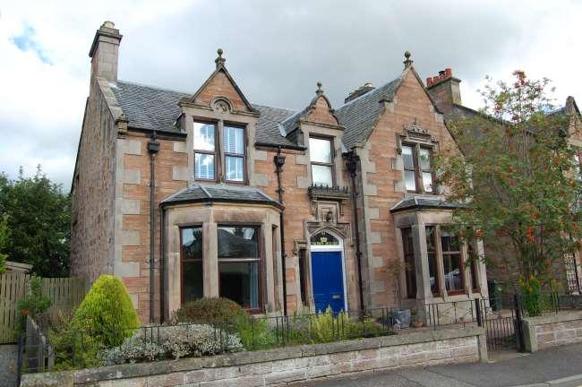 Crown House, 54 Crown Drive Inverness IV2 3QG This delightful Victorian