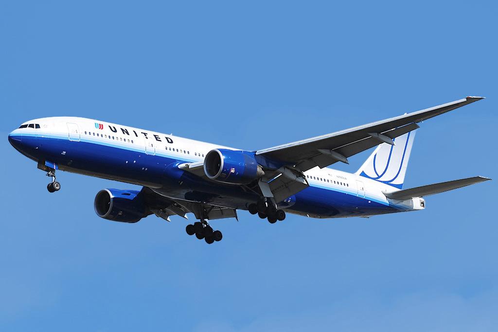 Boeing 787-8 Dreamliner 210-250 seats Length=56.7m, Wingspan=60.0m Range < 15200km, Speed< M0.