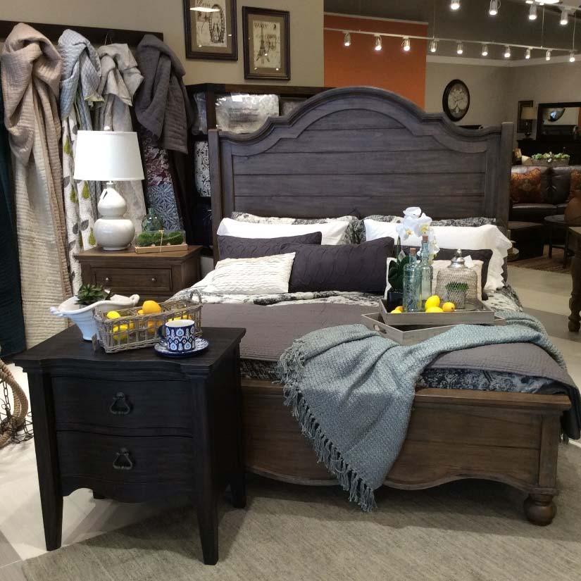 Master Bedroom Home Accent Display Standards o When selecting accessories, chose items that have similar style characteristics.