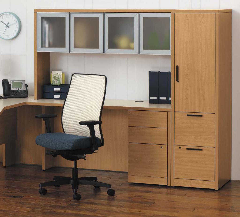 DESIGNED FOR EVERYONE The 10500 Series is designed to accommodate everything from ultra-compact workspaces to extensive management suites to collaborative workstations.