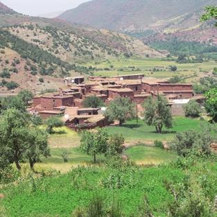 1. Traditional architecture and rehabilitation in Morocco Berber village in the Central High Atlas Casbah in the village of Ait Ben Haddou, Ouarzazate province 1.1. Traditional architecture in Morocco In Morocco, traditional architecture can be divided into two main groups: rural and urban.
