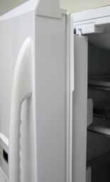 With both refrigerator doors closed or only the right side door opened, the mullion stays in