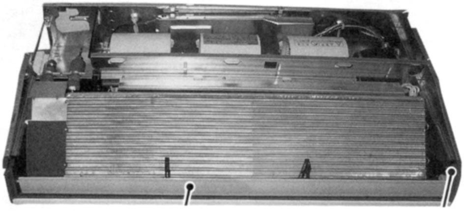OPERATING PROCEDURE PHOTOS 9. Removing the drain pan (option) (1) Remove the air intake grill. (2) Remove the beam. (3) Remove the side panel (right and left).
