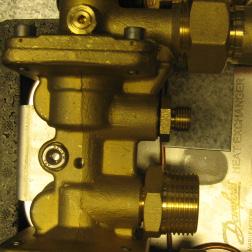 3-004U8403 E C G F H You must always fit a pump and non-return valve to