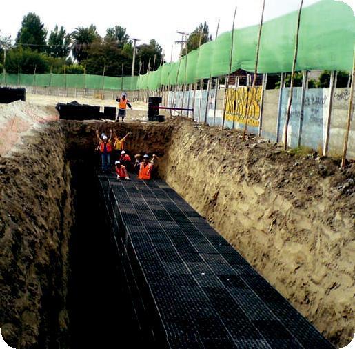 Case Study CLIENT: Mall Arauco LOCATION: Quilicura Mall, Santiago, CHILE COMPLETION: May 2006 INSTALLATION VOLUME: 2150m³ (75,926ft³) DISTRIBUTOR: EMIN S.A. PROJECT DESCRIPTION: To store and infiltrate storm water from building area of the Quilicura Mall in Santiago, Chile.