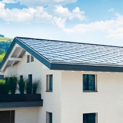 Quadratic solar roof tiles with a fitted sub-construction are laid directly onto the sub-roof structure in a fish-scale pattern, replacing conventional roof tiles.