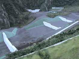 Stand-up Dam in response to Volcanic Eruption in Nagasaki When Mount Unzen, which is located in Nagasaki Prefecture, erupted in 1990 after being dormant for about 200 years, it caused serious damage