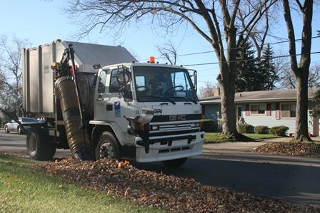 BRUSH, LEAVES, AND YARD WASTE FALL LEAF COLLECTION City of Monona vacuum trucks collect leaves beginning in October until the first measurable snowfall.