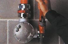 Cone-shaped to provide secure, tight fit while eliminating cupping of water in vertical installations. 1. Prepare cable 2. Install StarTeck XP on cable 3. Tighten gland nut 4.