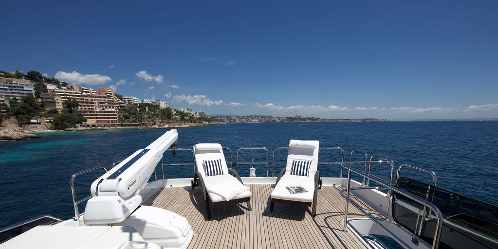 open to your viewpoint Your choice - sky lounge or flybridge The 77, as with