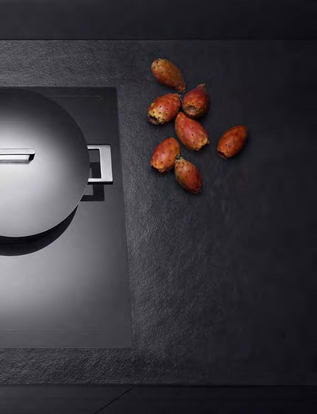 Full surface induction cooktop CX 480. The entire surface of this cooktop can be used as one large cooking area. The cookware is automatically recognised and heated exactly where it stands.