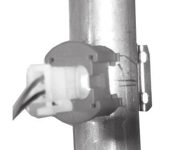 Unclip the return thermistor from the return pipe and withdraw it from the boiler. 5.