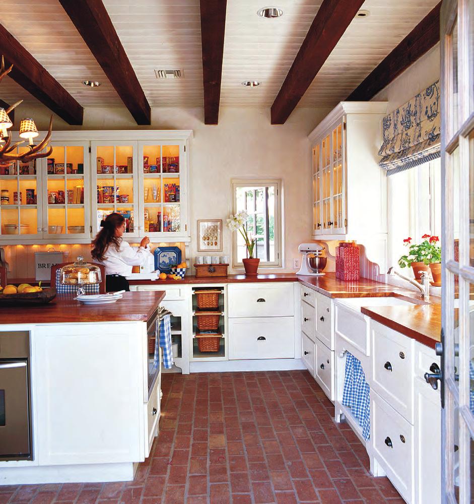 To make the kitchen feel comfortable for the family, Pam reproduced some aspects of the kitchen from their previous home in Illinois. Cabinets and walls are painted cream, keeping the space bright.