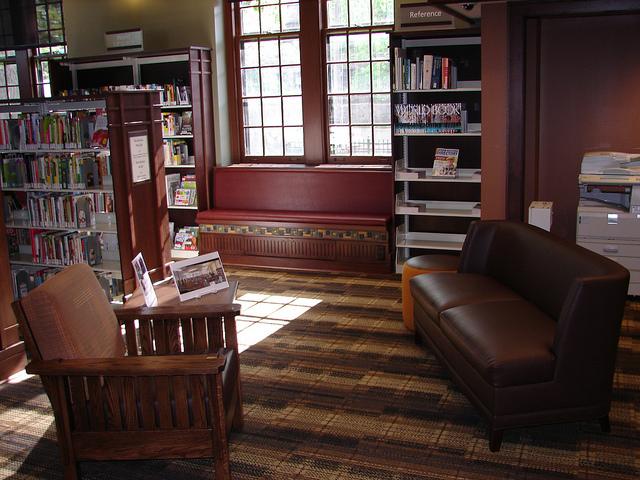Roosevelt Library Features to see: A new library in a preserved building Comfortable