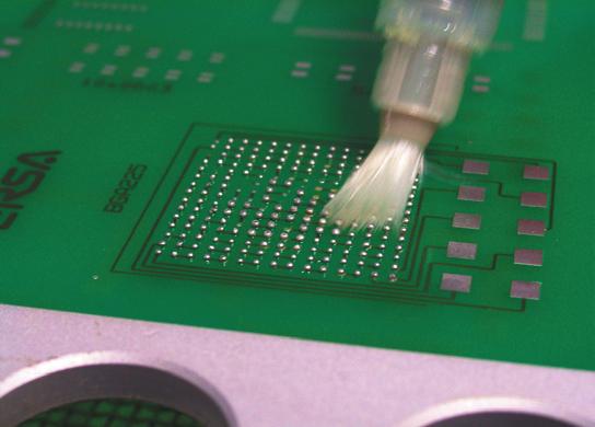 Note: If the wick is dragged across soldering points that have not fully melted, they may be torn off or damaged!