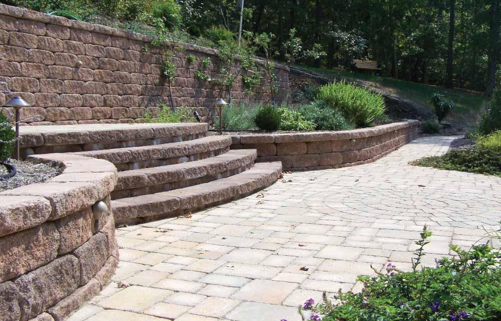 Versa-Lok Standard The tried and true Versa-Lok Standard continues to be the retaining wall system of choice for do-it-yourselfer s, professional installers and design professionals.