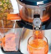 The Smart Juicer has 3 settings: ON - this starts the motor for juicing. OFF - This stops the operation. REV - This moves the auger in the opposite direction for unclogging or unblocking. 4.
