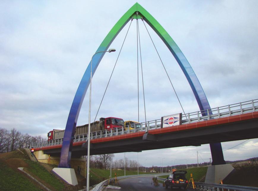 Steel-concrete composite span with a total length of 61.