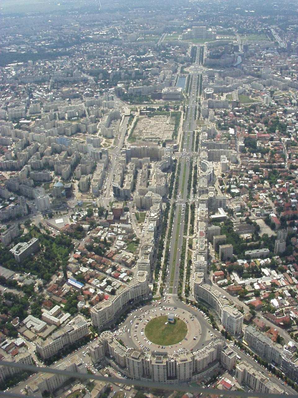 THE CITY OF BUCHAREST HOLDS A TRIPLE STATUT The biggest Urban Agglomeration of the country: holds structural relations with its surroundings; first rank in the national network of cities; 10% of the