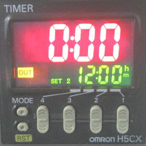 Operating the timer The power switch enables and disables the lights and cycle timer.