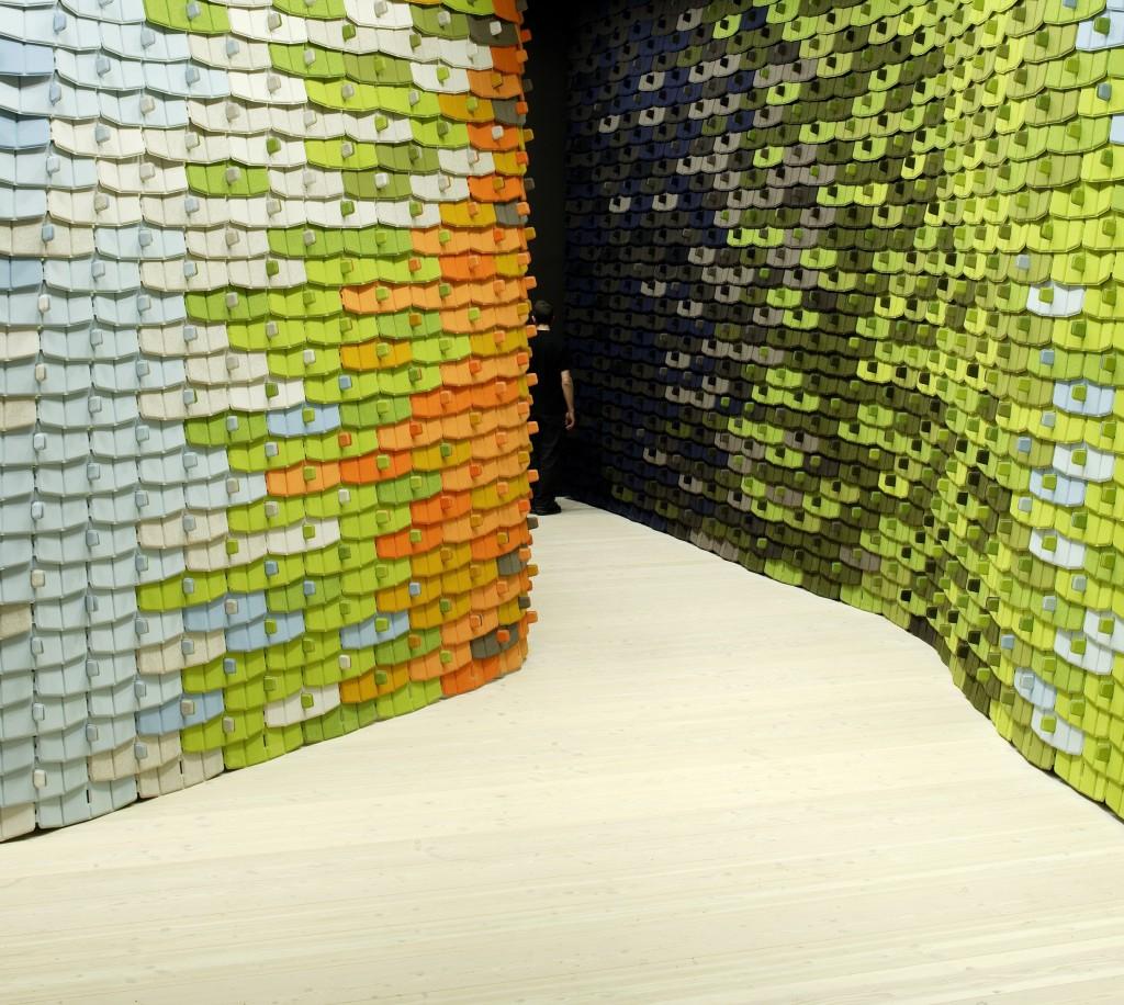 that can be moved easily It is the realisation of some long-incubated ideas about constructing soundproofing spaces with textile Conceived like sorts of scales, the Tiles can follow infinite shapes,