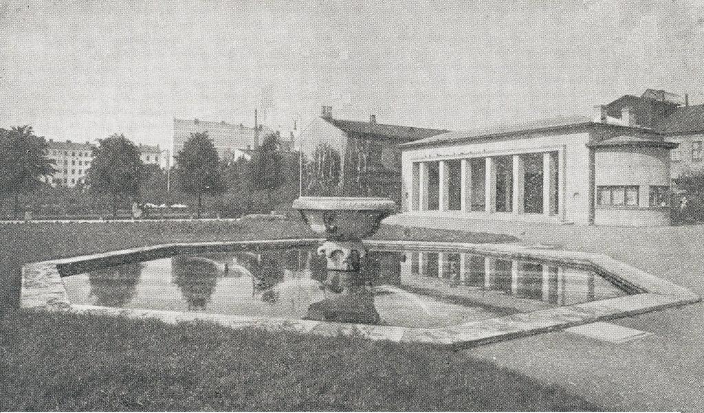 Scientific Journal of Latvia University of Agriculture Landscape Architecture and Art Fig. 3. Riga.The park Ziedondarzs. K. Barons, 1940. The fountain (sculptor M. Lange) andrecreation pavilion (arch.